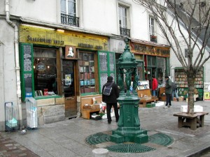 Shakespeare_and_Company_bookstore_in_Paris